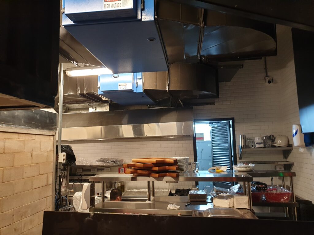 Lắp đặt hệ thống hút khói công nghiệp 1 56184317 2380370675358196 4317551964914188288 n