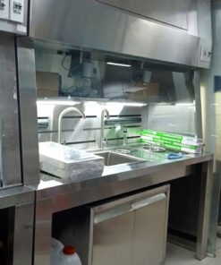 Bàn cắt lọc bệnh phẩm inox 304 chuyên dụng cho khoa giải phẫu bệnh, phòng xét nghiệm và bệnh viện. Thiết kế vệ sinh, chống ăn mòn, dễ khử khuẩn, gia công theo yêu cầu.